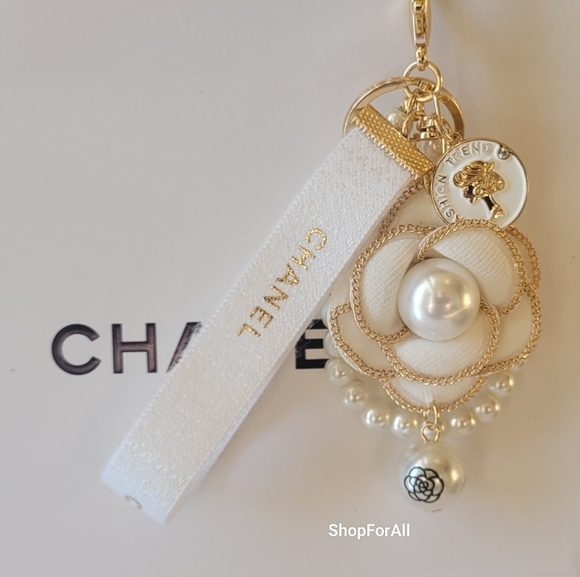 Chanel charm - Picture 1 of 5